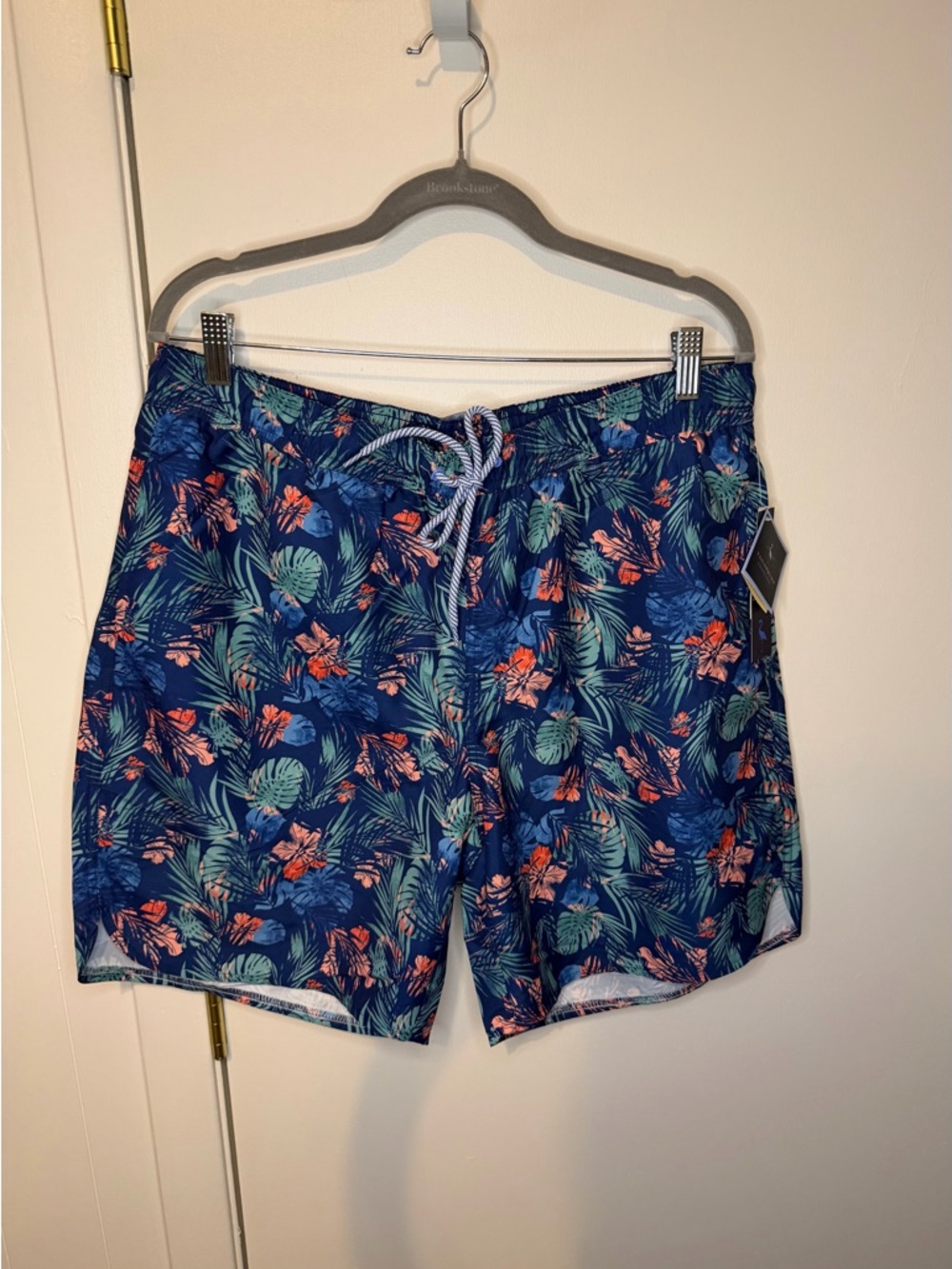 Tailorbyrd Men’s Navy Tropical Floral Swim Trunks NWT Size L | Coral Accents